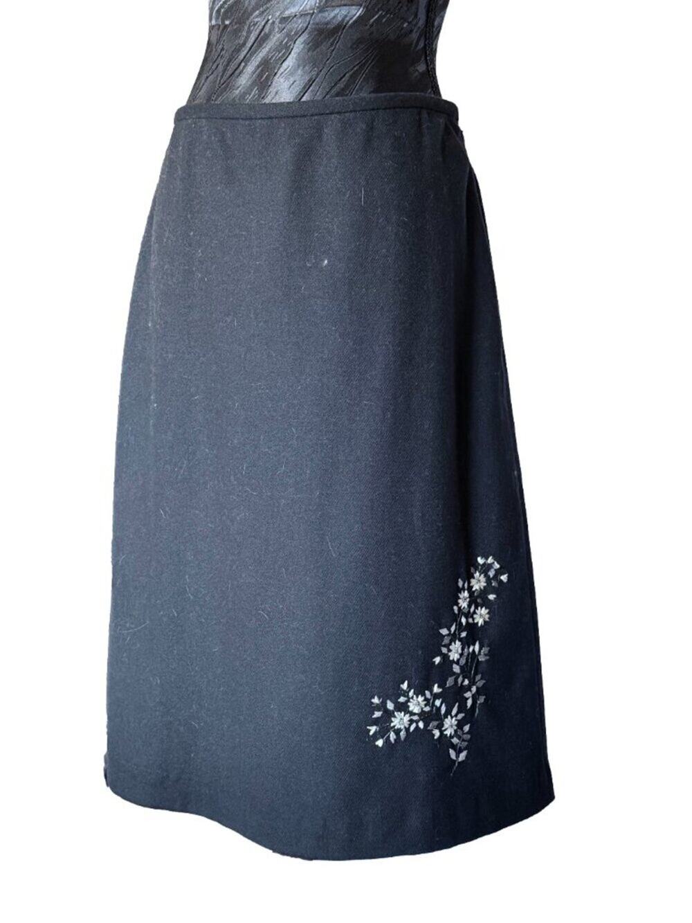 GAP Vintage Black Wool Blend Embroidered Floral Midi Skirt - Size 6